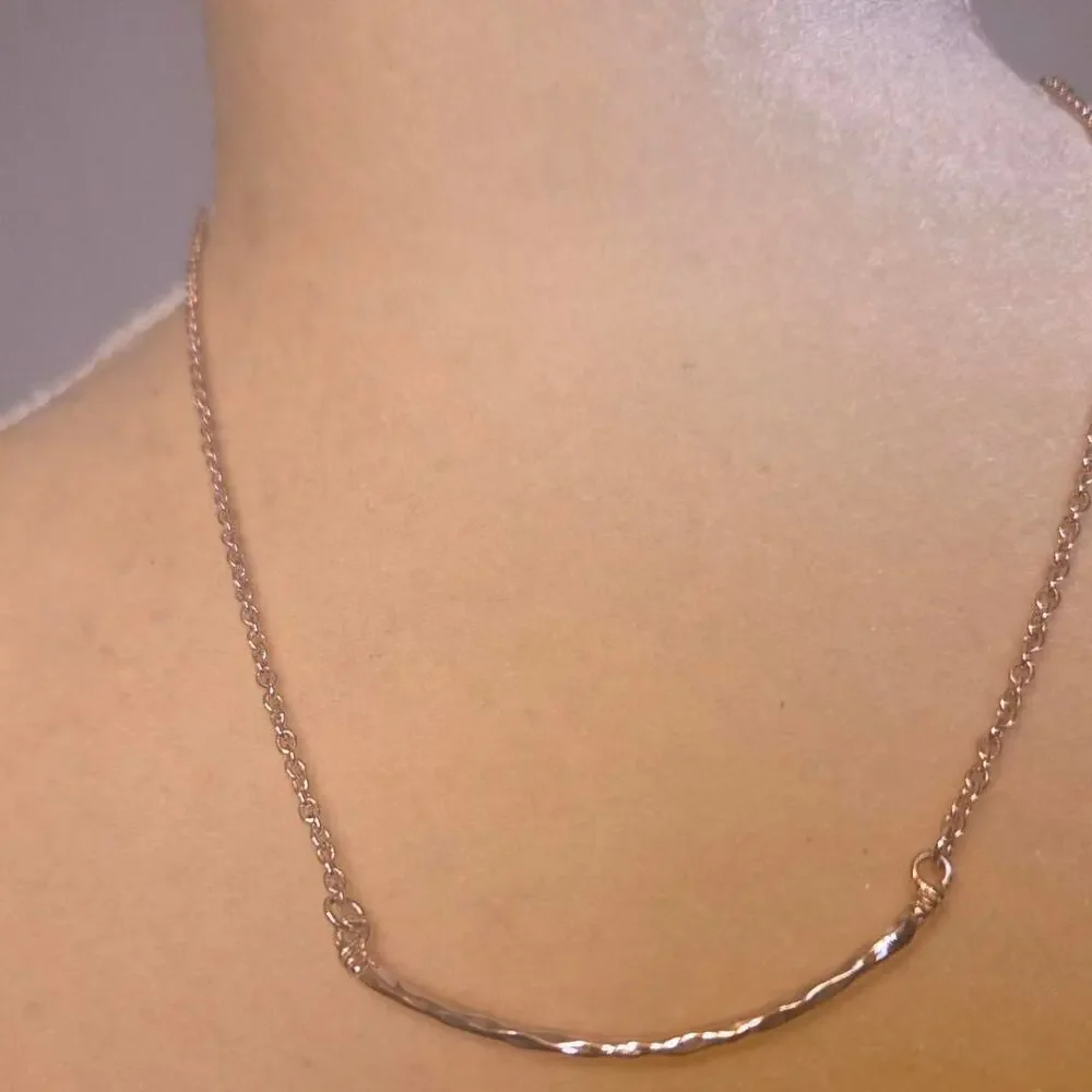 Rose gold necklace with bar